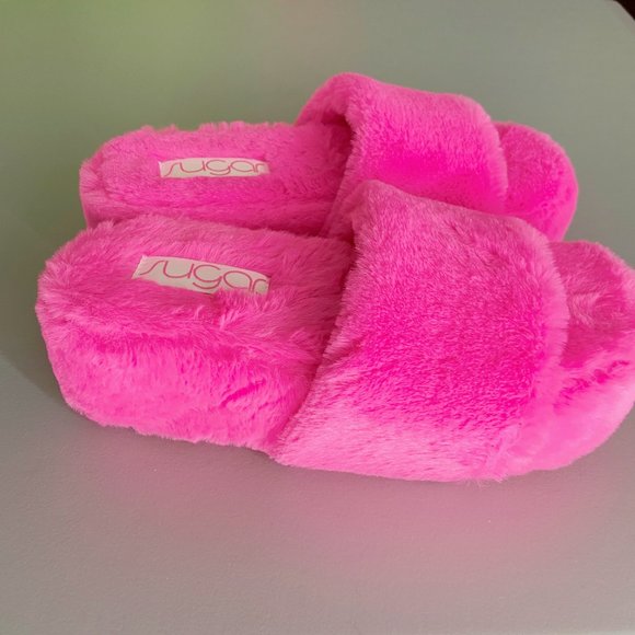 Sugar Wryde Hot Pink Platform Womens Fluffy Slip On Fur Slipper - Picture 3 of 4